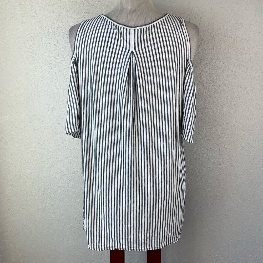 Max Studio Cold Shoulder Top Size M EUC - Picture 4 of 5